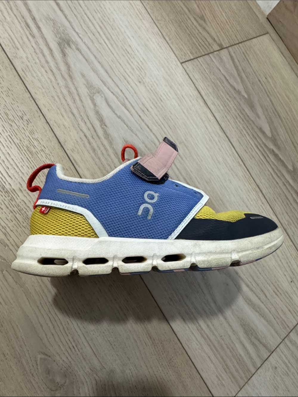On Running Kids Cloud Play Slip-On Sneaker